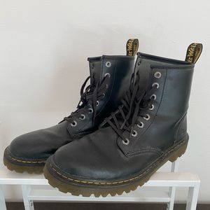FREE SHIP - Doc Martens Men’s US 11, Women’s US 12